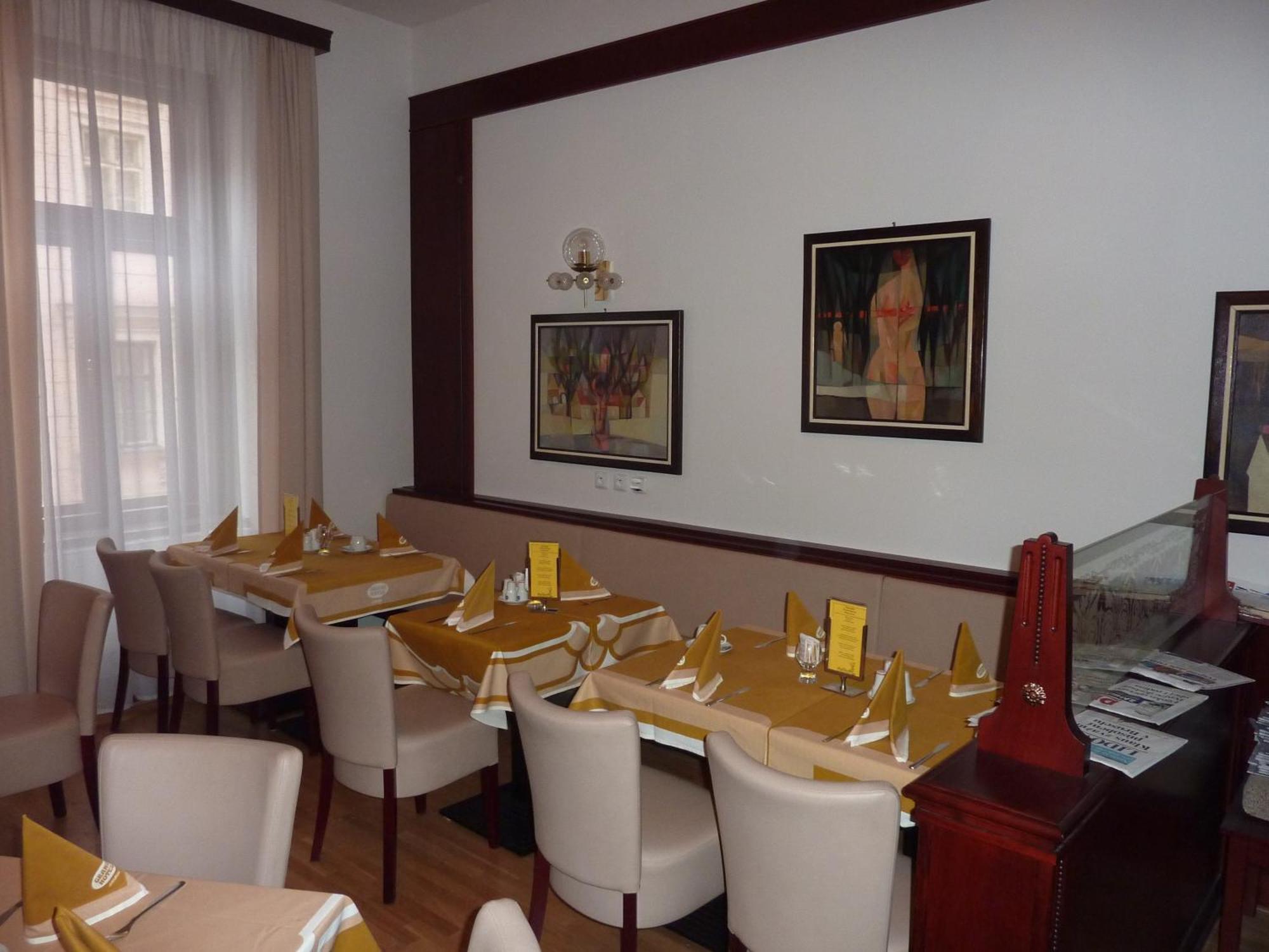 Grandhotel Garni Jihlava Buitenkant foto