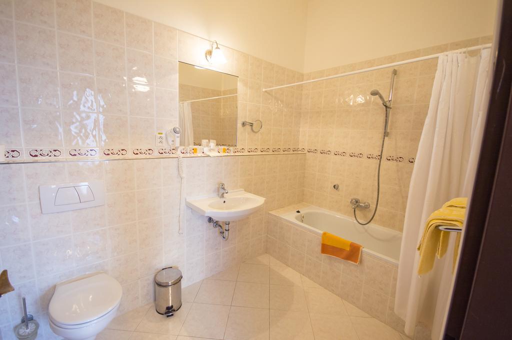 Grandhotel Garni Jihlava Buitenkant foto