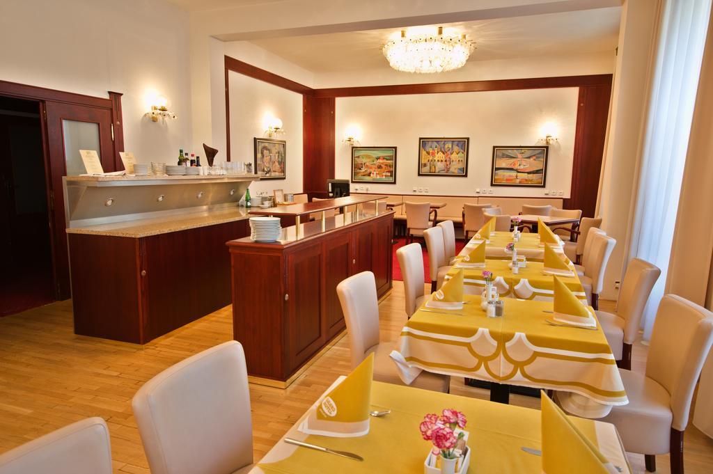 Grandhotel Garni Jihlava Buitenkant foto