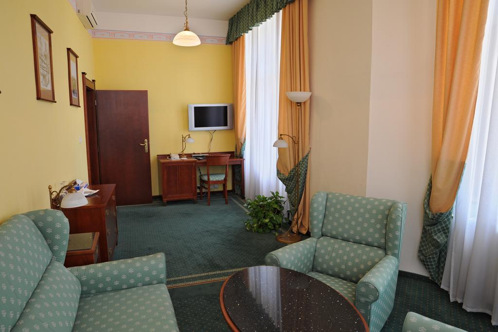 Grandhotel Garni Jihlava Buitenkant foto