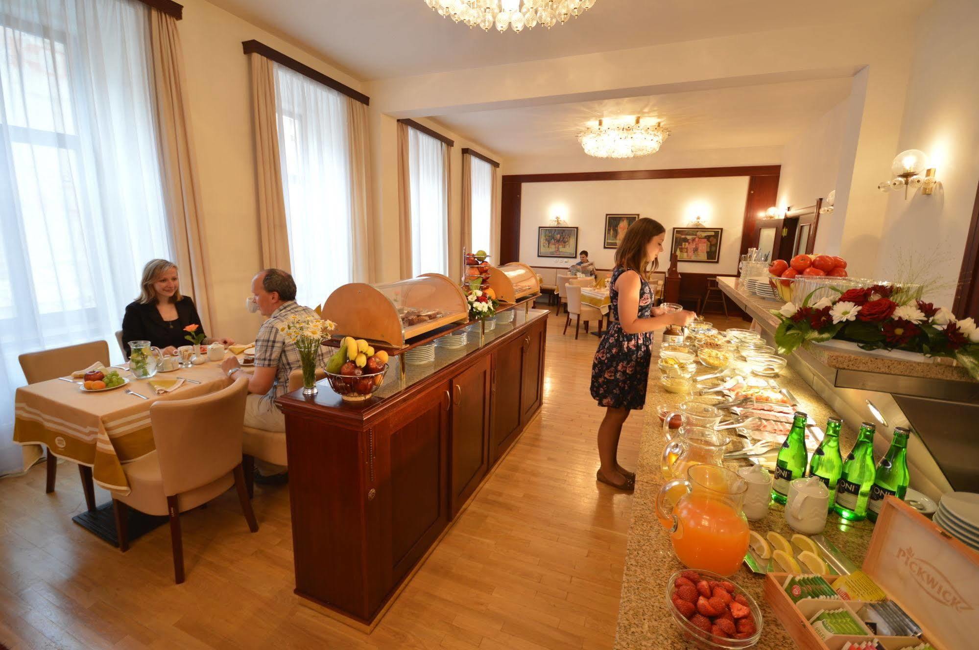 Grandhotel Garni Jihlava Buitenkant foto