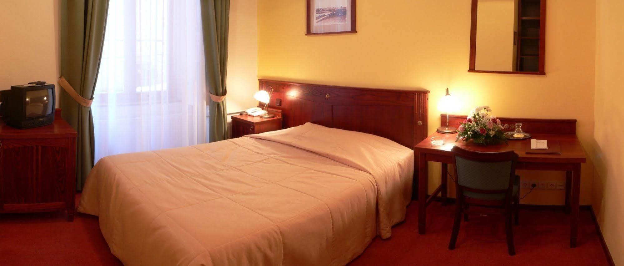 Grandhotel Garni Jihlava Buitenkant foto